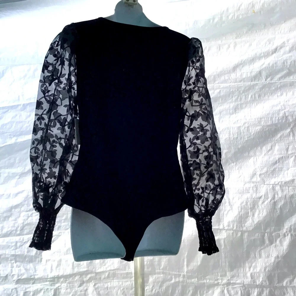 Vibe Body blouse size large. ( Bag K )